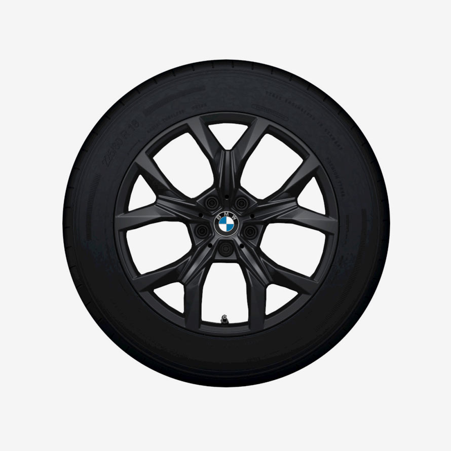 BMW X3 oraz kompletne koło zimowe  - zapytaj o ofertę.